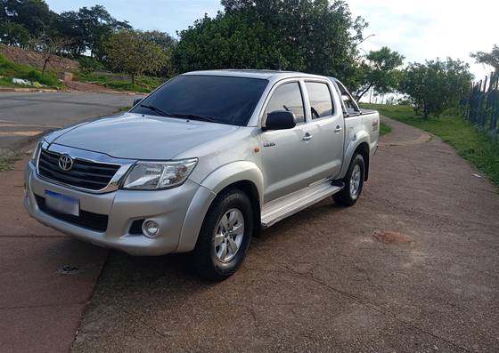 TOYOTA HILUX 2.5 STD 4X4 CD 16V TURBO DIESEL 4P MANUAL